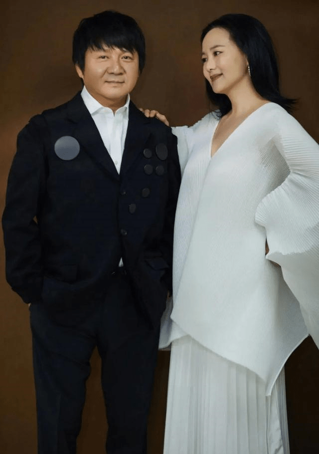 影后咏梅父母相继去世栾树相伴熬过悲伤相爱近30年至今无子