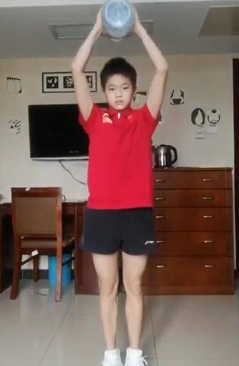 原创天才如何炼成?全红婵晒隔离训练视频,网友:第二个动作跪着看