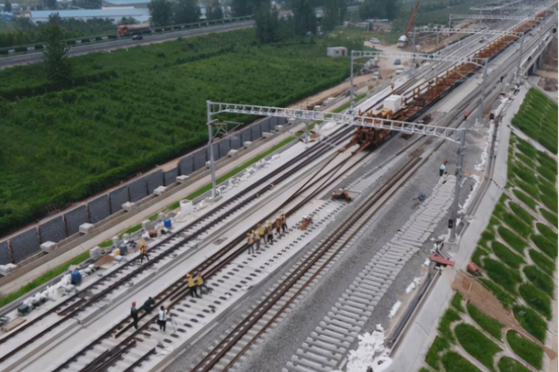 对于合作市民来说,也终于可以实现乘着火车前往省会城市兰州了,该铁路