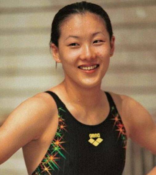 伏明霞:曾被誉为史上最年轻的跳水皇后,下嫁大自己26岁的富豪,如今