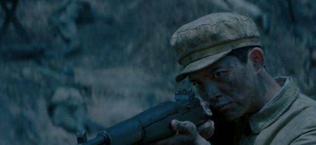 《血战狙击岭》上映,狙神对决生死一线,逆风翻盘吓破敌人胆