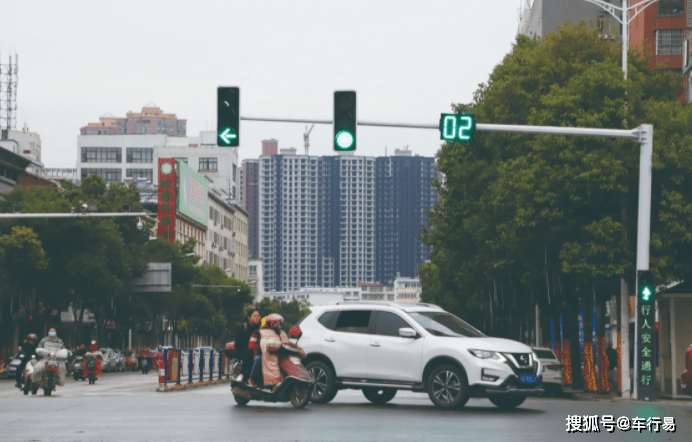 多地路口取消红绿灯倒计时!司机懵了:过路口更难了!