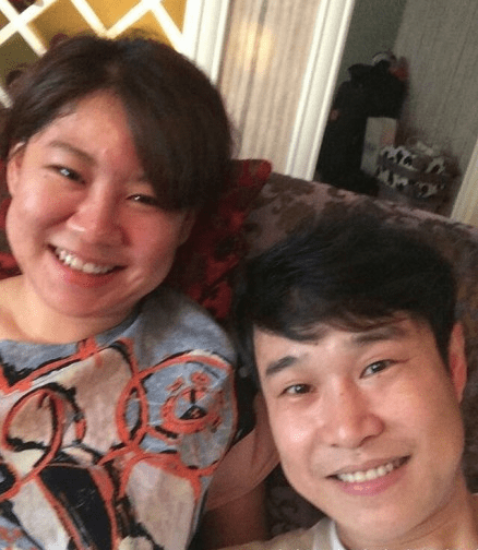 小沈阳和美女深夜聚餐,有说有笑举止亲密,身材管理完全失败