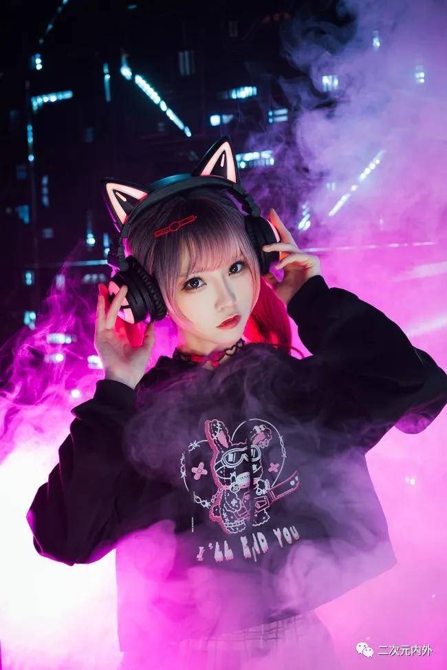 少女写真电竞少女与猫耳耳机