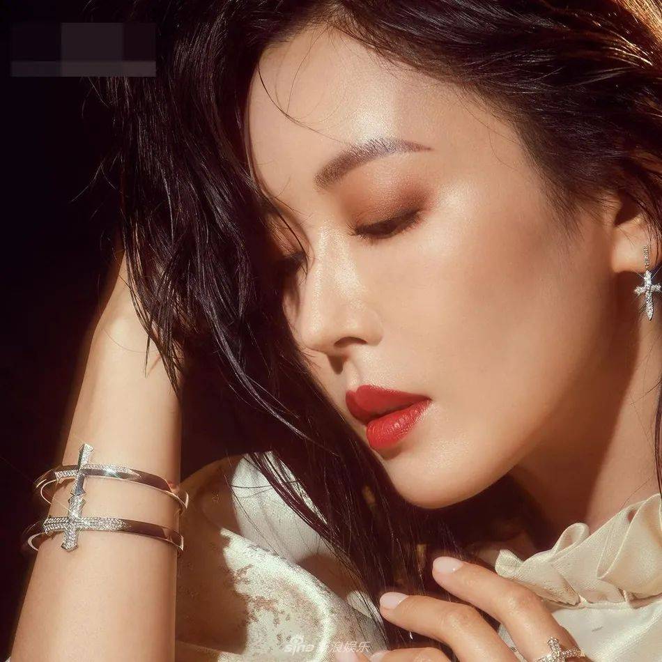 41岁韩国女星金素妍写真很妖艳!雪肤玉貌太性感撩人