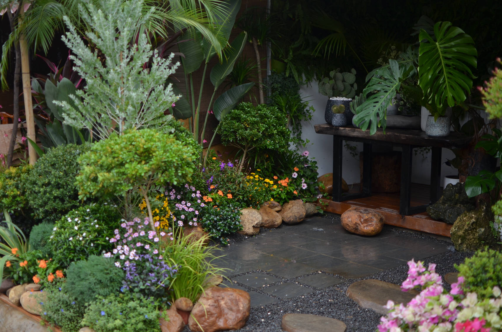 小空间庭院花园,正确的绿植搭配技巧,让小院落变身治愈系小花园
