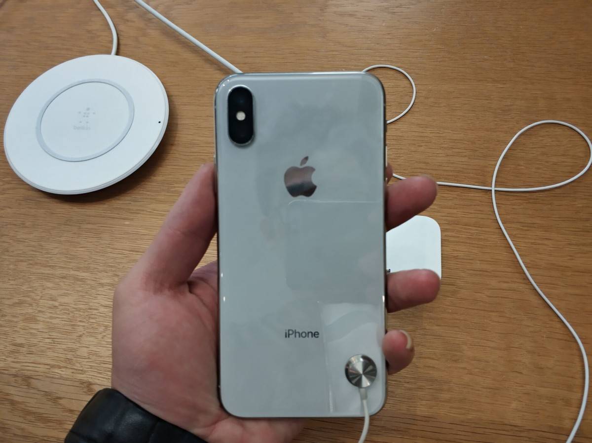 手机的口碑支撑,其实iphone x性能体验还是不错的,它搭载的是苹果a11