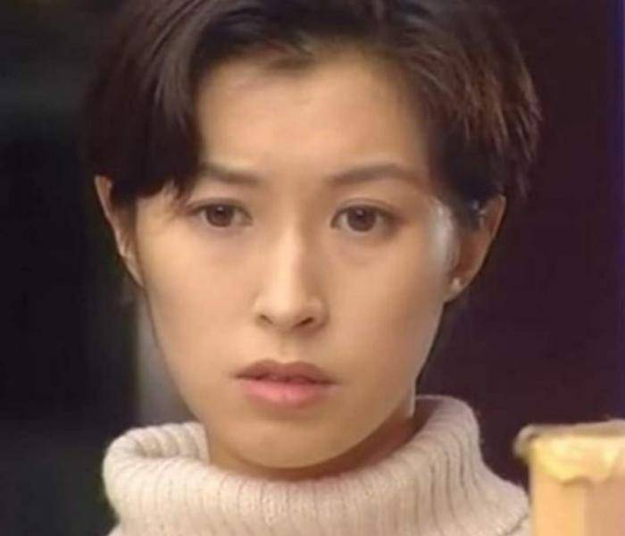 八九十年代的香港女星是真的绝,同样是在电视剧《笑看风云》中,郭蔼明