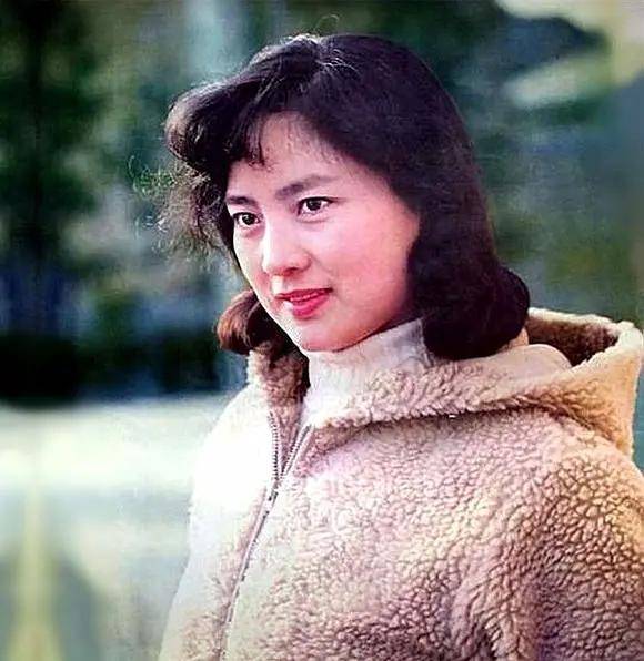 原创80年代著名女星张金玲,巅峰时隐退生子,现在过得怎么样了?