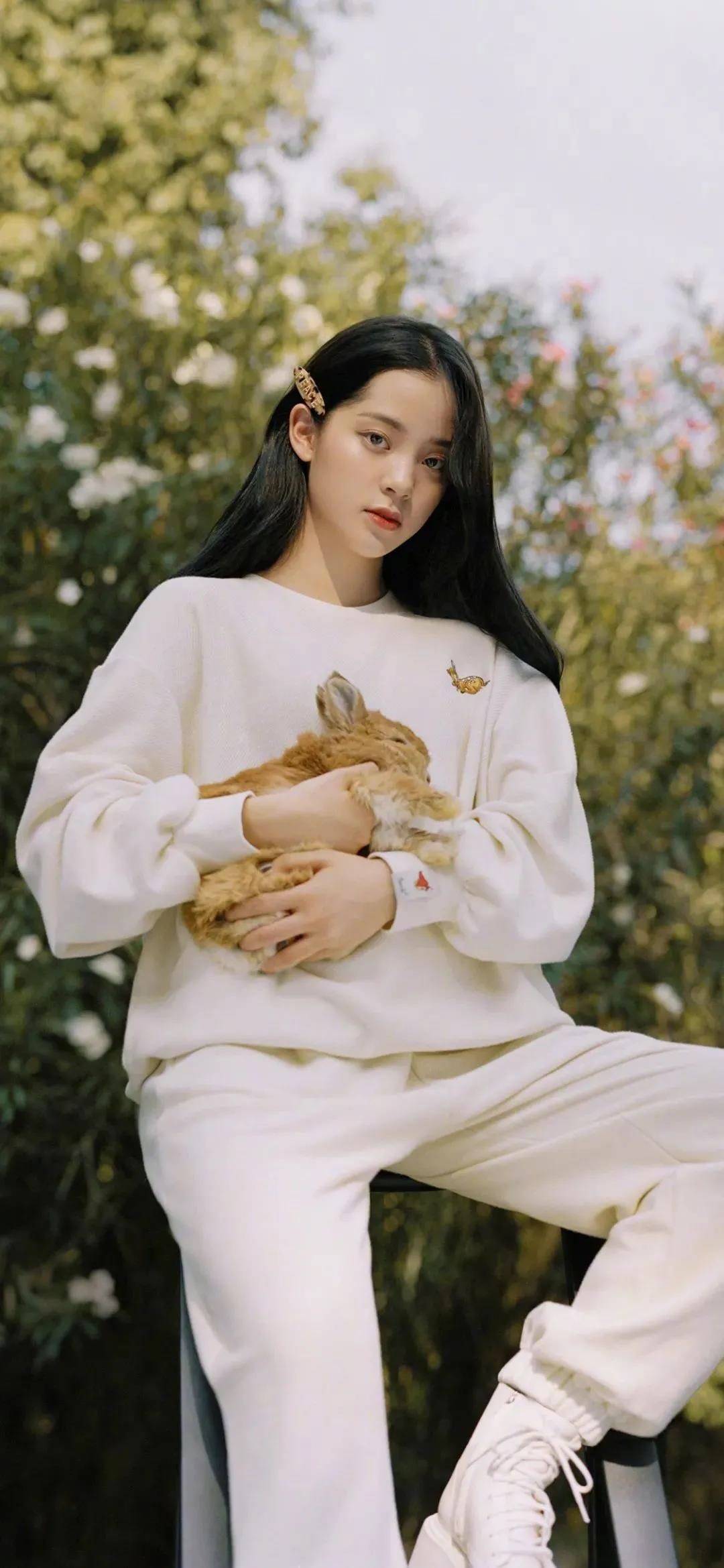 欧阳娜娜的时尚写真,唯美而优雅,女神范十足