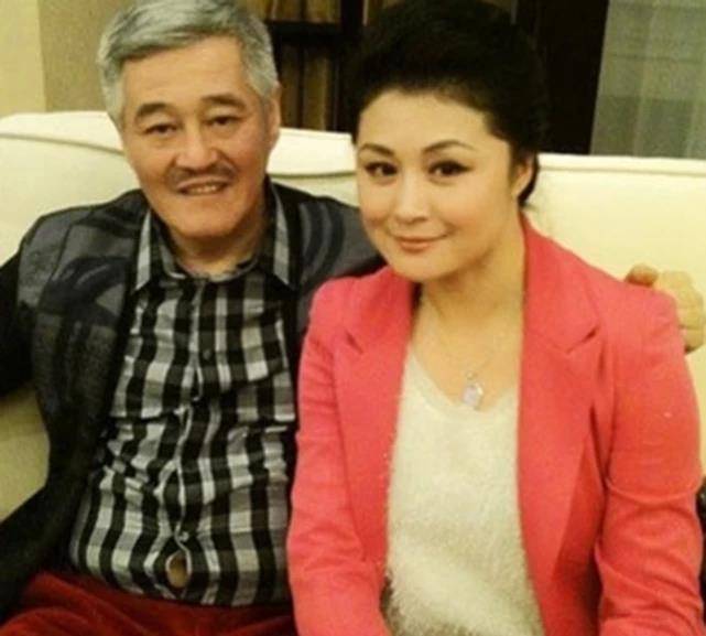 原创于月仙丈夫张学松发声!宣布妻子已安葬,澄清于月仙遗产分配谣言