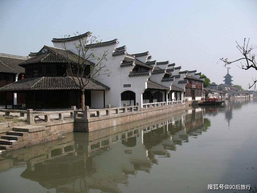 震泽古镇算是一个被318过道和沪湖告诉贯穿的一个古镇了,在这个古镇