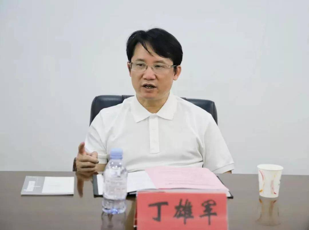 根据贵州省人民政府相关文件,推荐丁雄军为贵州茅台董事,董事长人选