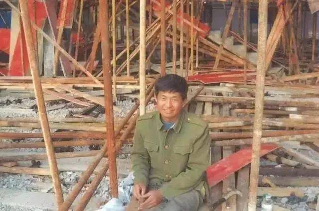 建筑工人苦,建筑工人累,建筑工人不流泪!