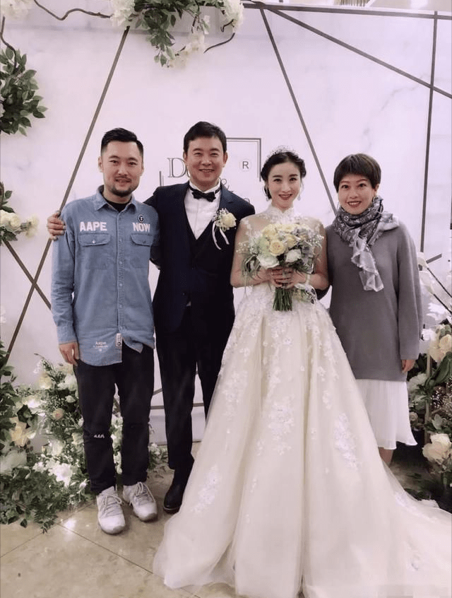 9年前,举报张艺谋超生的"谋女郎"何珺,如今过得怎样了