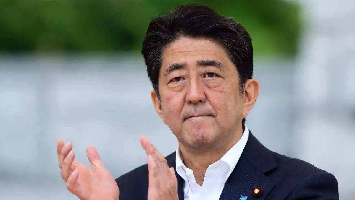 安倍晋三母亲:父亲儿子都是首相,人前风光无限,却败给