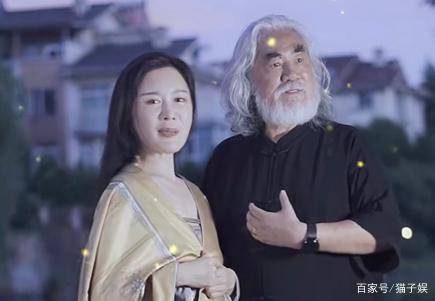 原创70岁张纪中人到晚年多福多子,现任娇妻遮掩肚子,又有了?