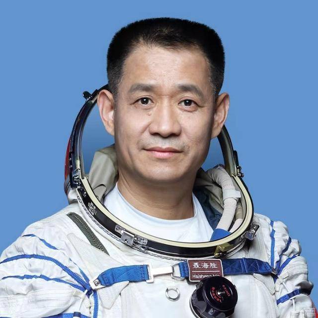 2013年神舟十号,2021年神舟十二号,中国航天员聂海胜先后3次执行载人