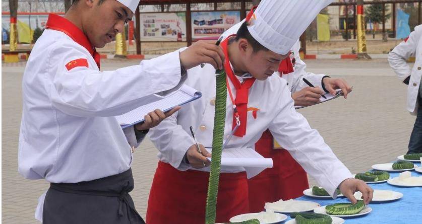 原创中国厨师刀工多厉害?一条鱼足以证明,网友:大型炫技现场