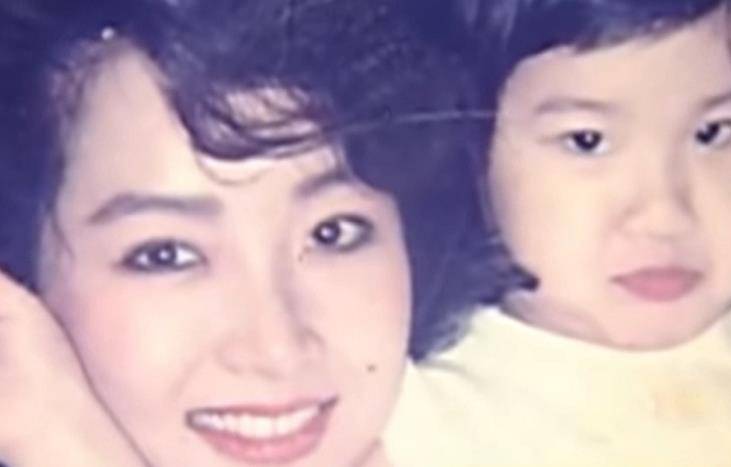 婚后,恬妞还为叶聪豪诞下了一名女儿.