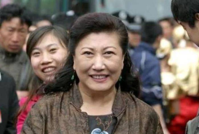 败光母亲高秀敏7套房产,葬礼上没流眼泪,李萱如今现状