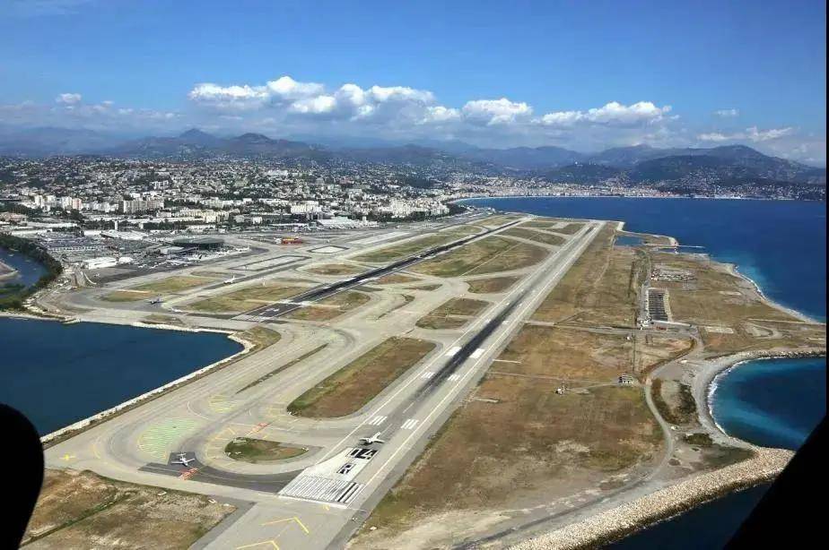 法国尼斯蓝色海岸机场多次填海造地成就现代海上机场