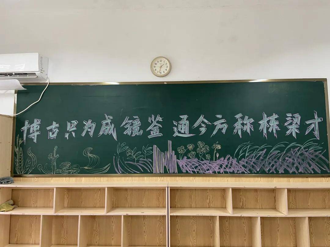 别样校园风丨西斯达城市森林学校老师画数幅励志黑板报 静待同学们"