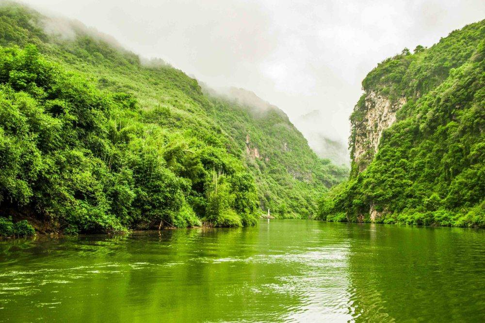 广东也有超仙气的三峡,水是眼波横,山是眉峰聚,旖旎风光惹人醉