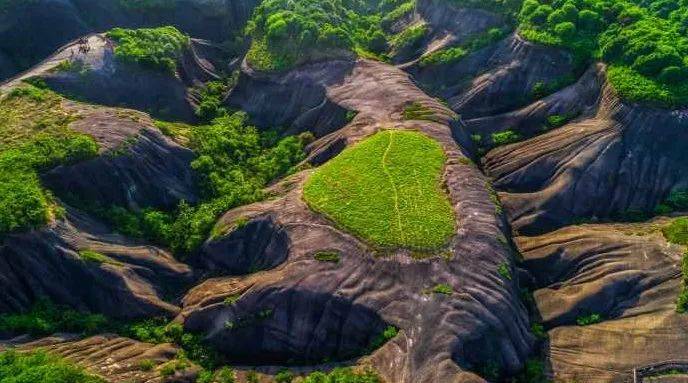 趣旗自驾:打卡飞天山的云雾"仙境",开启秋天向往的生活