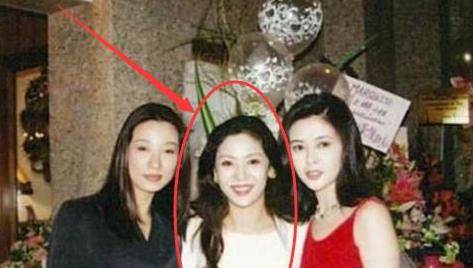 向太年轻照片流出,腰身纤细颜值不输郭碧婷,变胖原因让人感慨