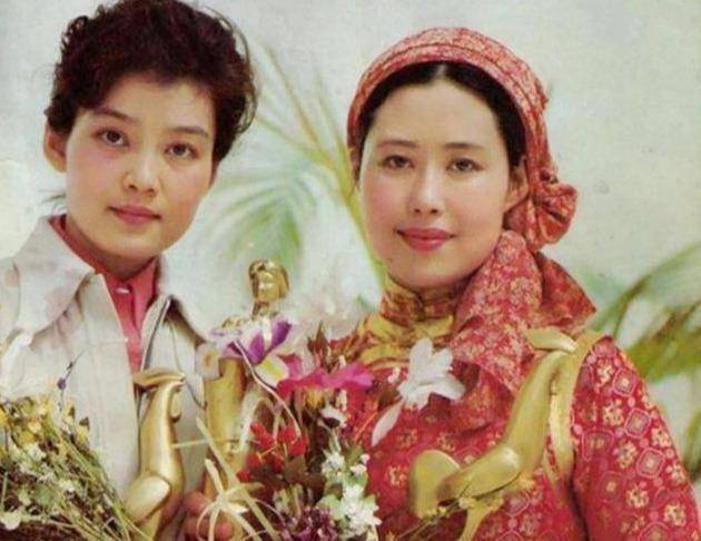 1976年,《占领颂》去内蒙古选女演员,27岁的斯琴高娃去试镜,最终被