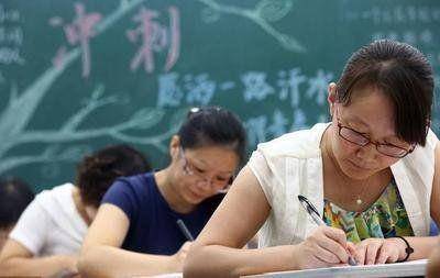 基层老师主动放弃铁饭碗,为什么?全国人大代表的建议值得深思!