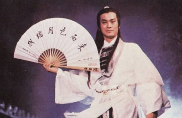 郑少秋在《书剑恩仇录》,《楚留香》和《戏说乾隆》中的表现,可以说