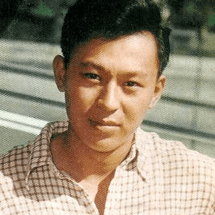 傅明宪原名傅翎芝,父亲傅奇是上世纪六十年代的著名演员,同时也是导演