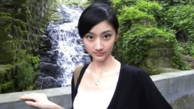 原创景甜9年前旅游的照片曝光,网友直呼:搁我们学校一定是校花