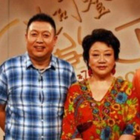 2婚2离,61岁被9.8亿富婆倒追,"丑男"王为念有啥魅力?