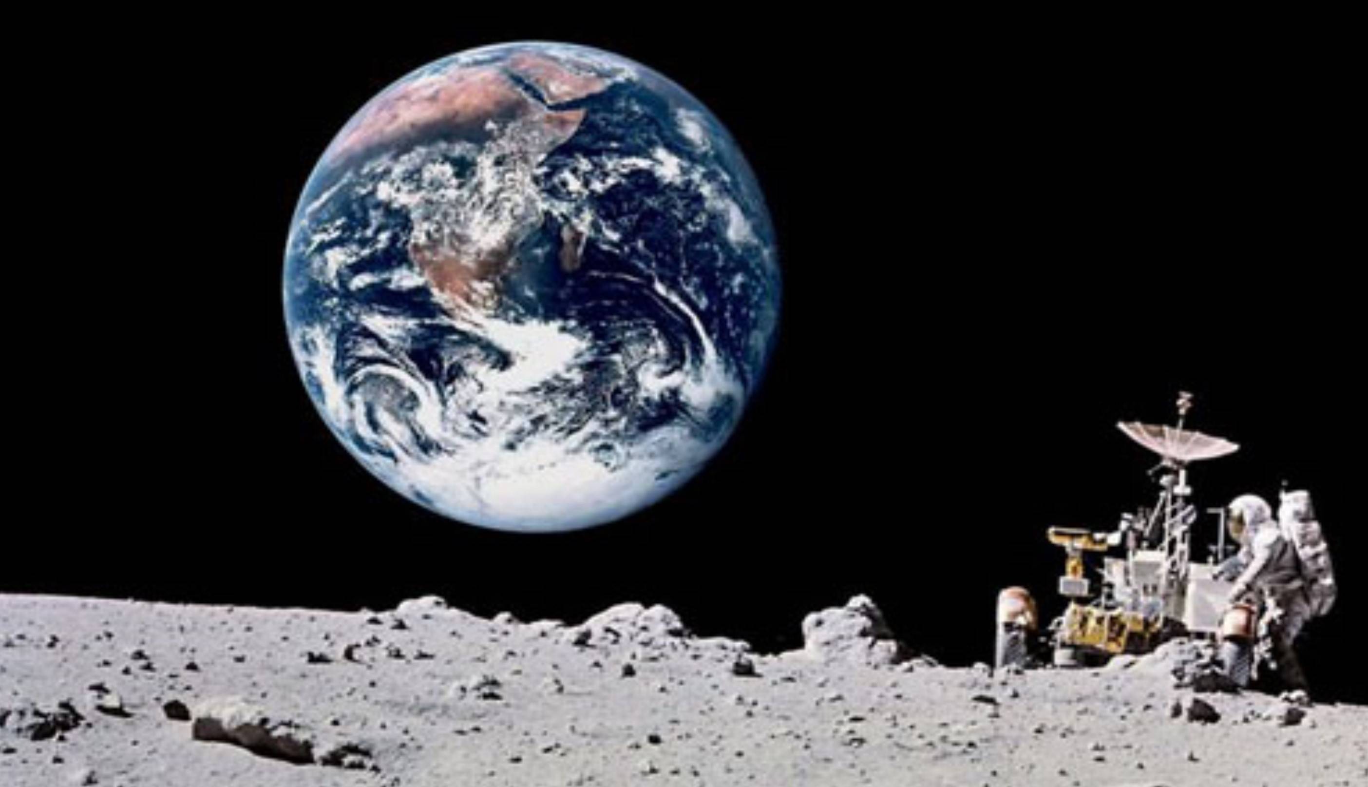 地球视面积比月亮大多了,因此月亮同样大的东西在地球上比例就更小.