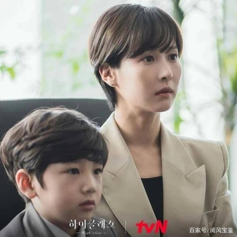 "银珠"再回荧屏为影后做配,48岁金智秀美貌依旧,腰纤细似少女