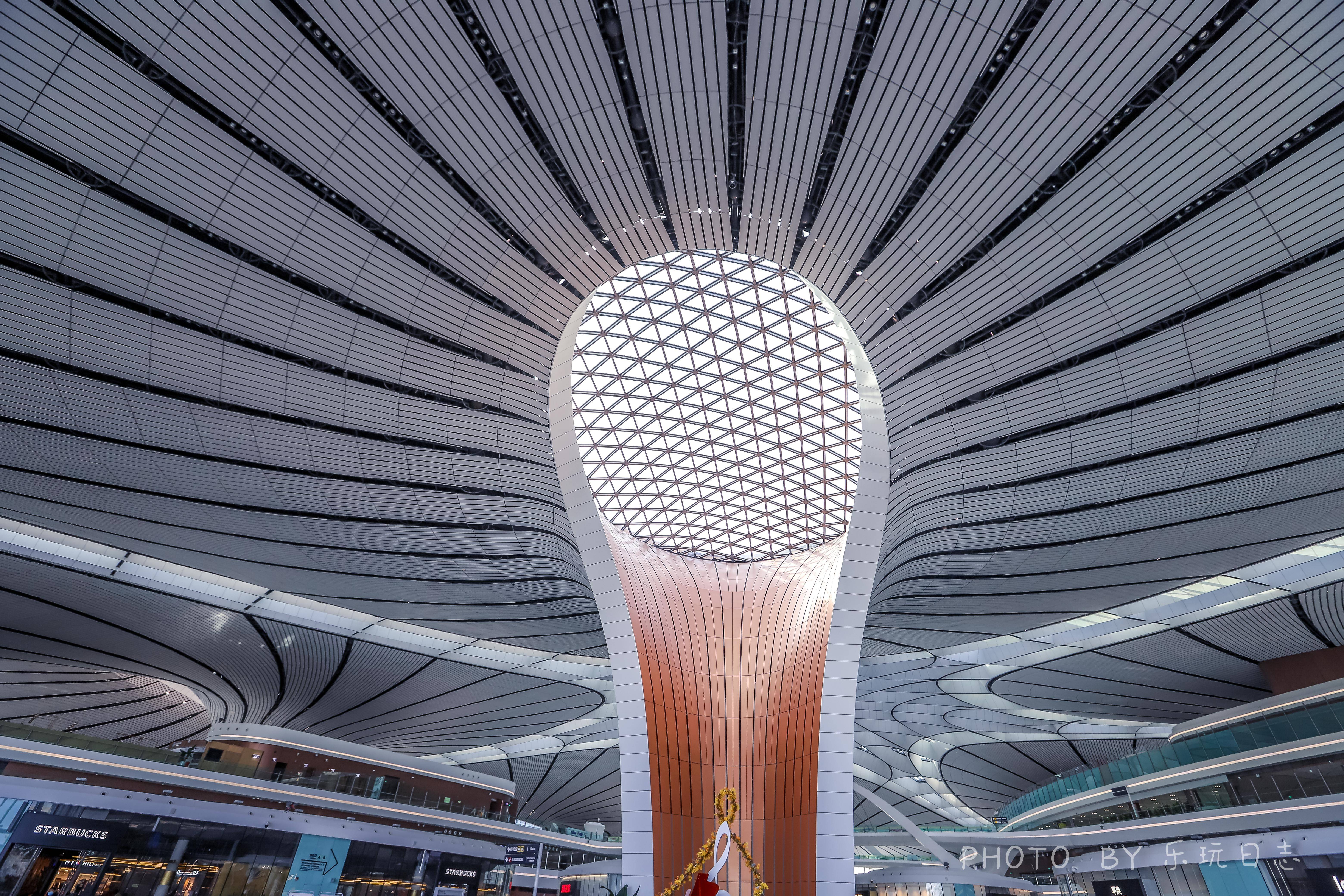 原创北京新晋网红打卡地超炫酷的大兴机场随手一拍都是大片