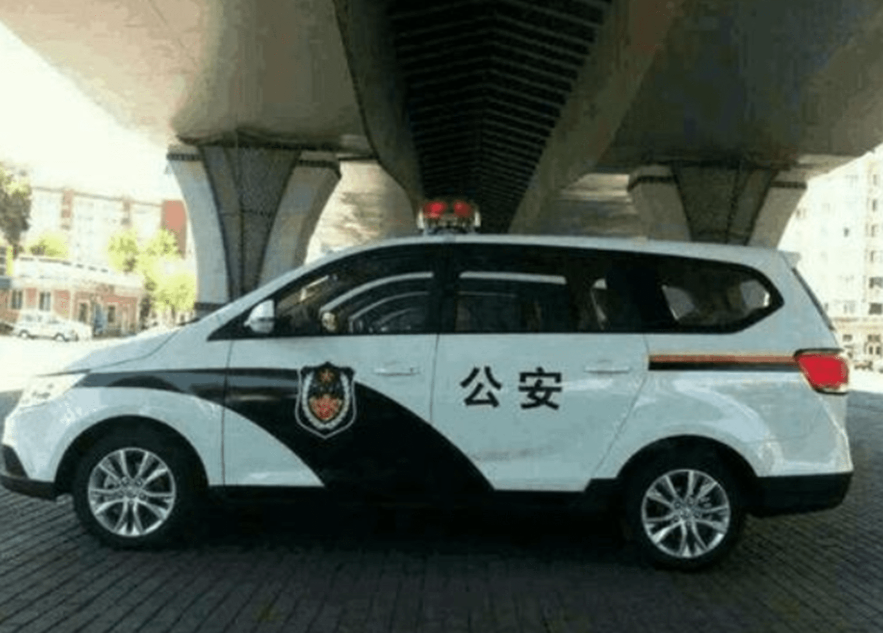 中国警车"大换血":贵州换成五菱,深圳清一色的沃尔沃好霸气