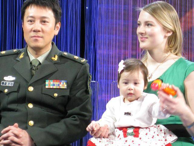 蔡国庆妻子是何方神圣?让蔡国庆拒绝巩俐和那英,和她结婚生子