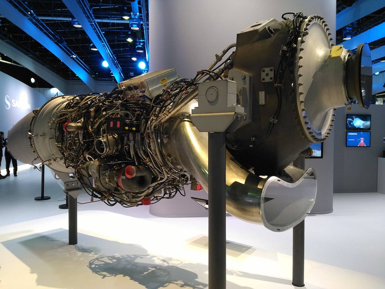 c-17使用的涡扇发动机相比欧洲产的a400m涡桨发动机,优势在哪?