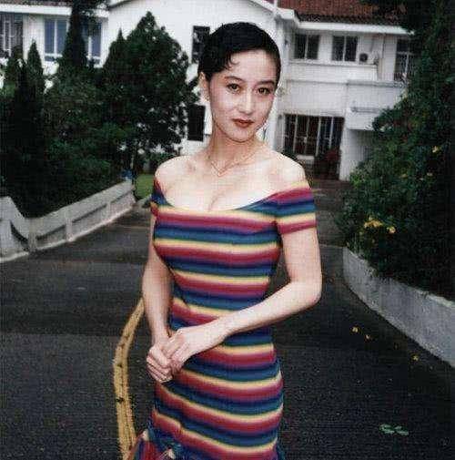 李连杰把更多的时间和精力都放在了家庭里,有的时候还会陪着妻子出门