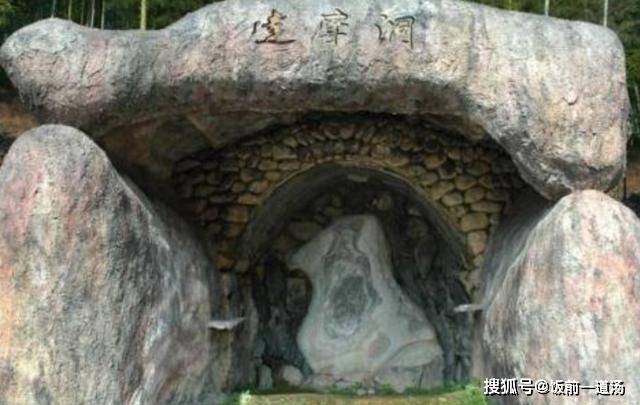 原创少林寺中有一块石头,虽然是复制品,但也成了不可多得的宝贝