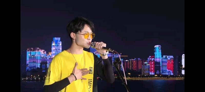 新晋"德艺双馨"艺人王俊杰juck 勇敢"超人"服务社会