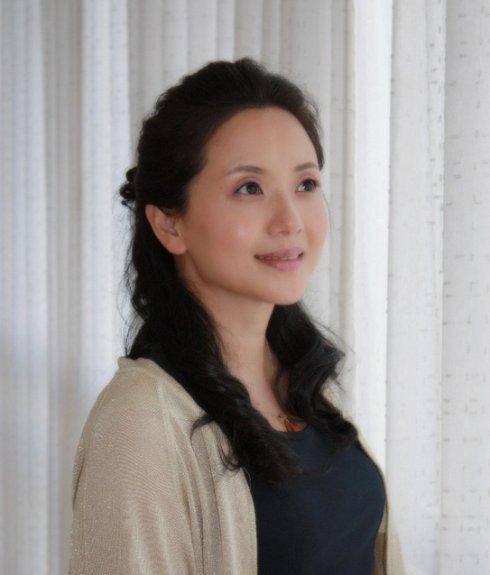 陶慧敏出道20多年,洁身自好,在演艺圈这个是非之地,她丝毫没有绯闻.