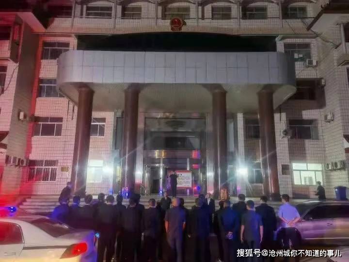 任丘出动干警24名警车6辆拘传被执行人6名