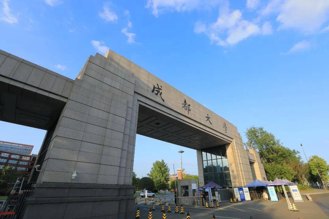 "成都大学一直高度重视引智工作.近年来,外国专家项目成效显著.