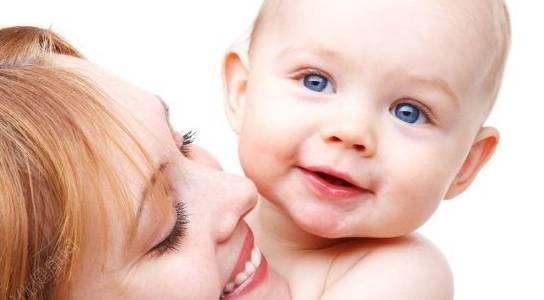 给宝宝喂奶时有这四个表现,说明你的母乳已不足