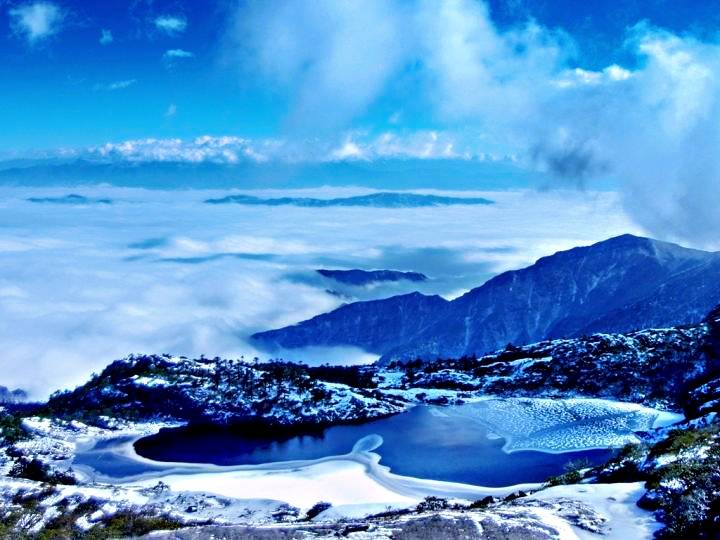 阳糯雪山境区内群山起伏,峰峦叠翠,众多珍奇动植物遍布期间,自然风光